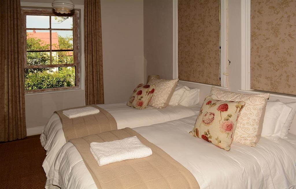 Toad Hall Guest House Wakkerstroom Exteriör bild